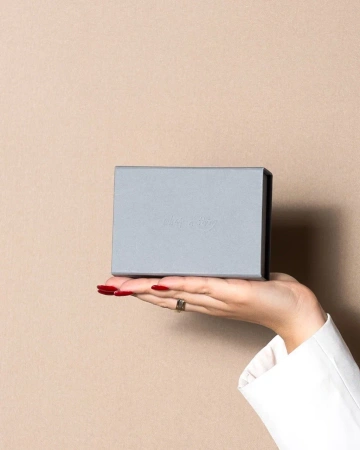  Фотография коробка на магнитах с тиснением и конгревом